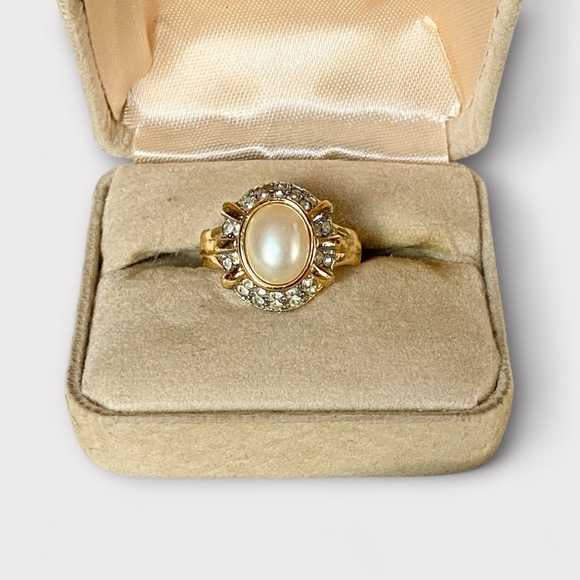 Vintage Vendome Crystal Faux Pearl Ring, Jewelry, Goldtone, Size 8 - Picture 7 of 8